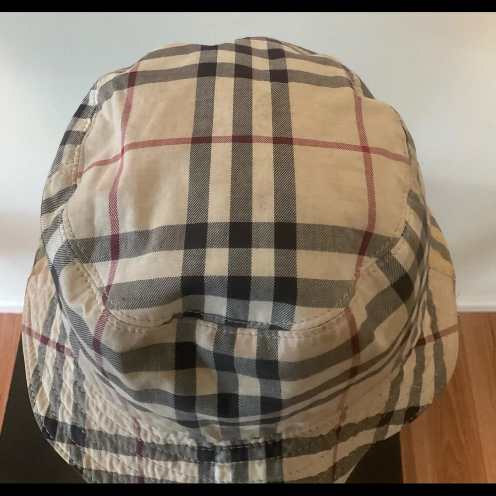 Authentic Burberry Reversible Bucket Hat. Black leather. - Picture 10 of 10